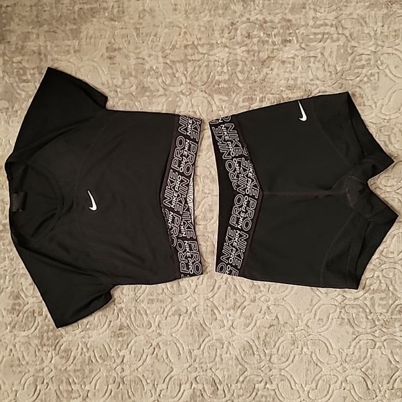 Nike Pro Shorts And Crop Top Set Nike Pro Intertwist Set XS Top/S